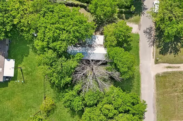 3719 Hedge Row Street, Granbury, TX 76048