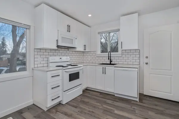 4521 46 ST, Camrose, AB T4V 1G2