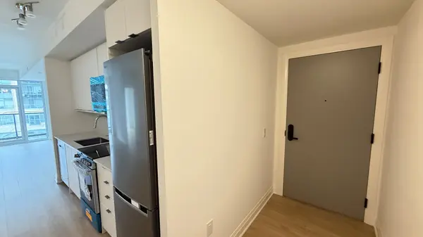 700 Sheppard AVE W #317, Toronto C06, ON M3H 0G5