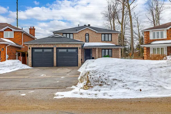 61 Barwick DR, Barrie, ON L4N 6Z5