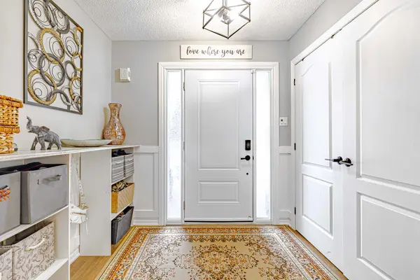 61 Barwick DR, Barrie, ON L4N 6Z5