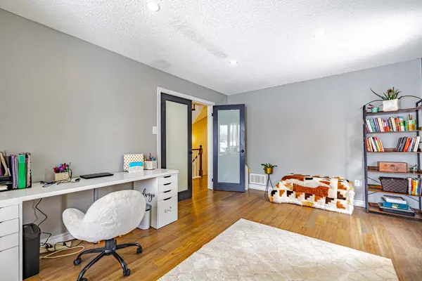 61 Barwick DR, Barrie, ON L4N 6Z5