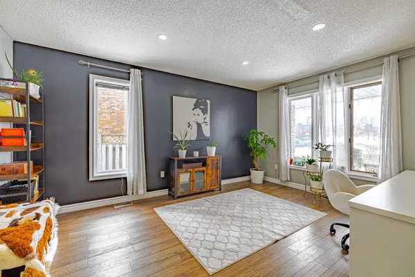 61 Barwick DR, Barrie, ON L4N 6Z5