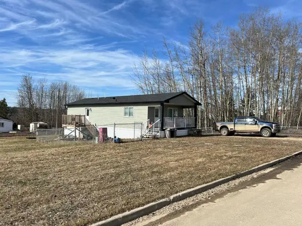 527 3 AVE, Fox Creek, AB T0H 1P0