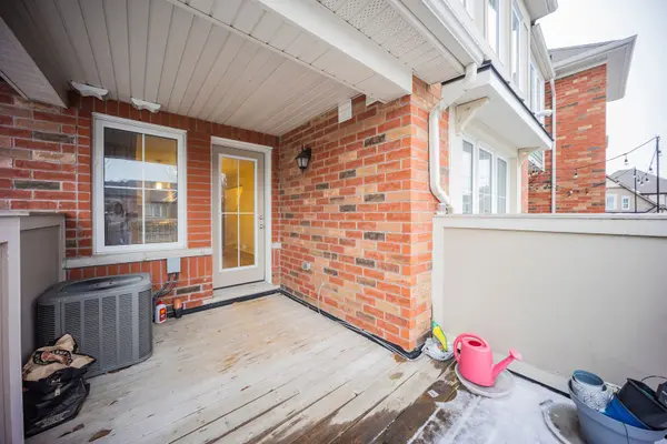 10 Stocks LN, Aurora, ON L4G 0Y2