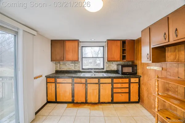 23675 Novi RD, Novi, MI 48375