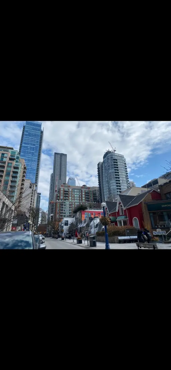 69 Yorkville AVE ##206 ( previous #208), Toronto C02, ON M5R 1B8