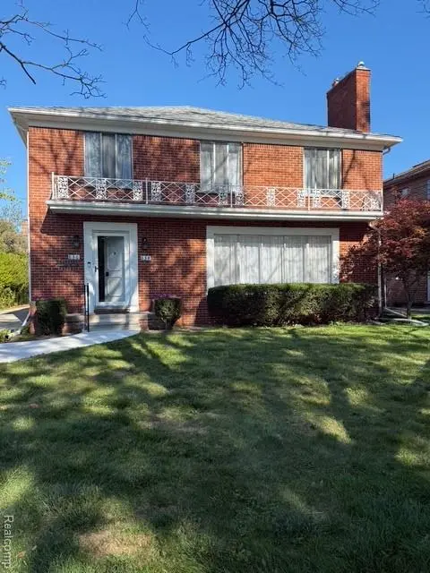 836 Harcourt RD E, Grosse Pointe Park, MI 48230