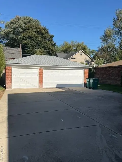 836 Harcourt RD E, Grosse Pointe Park, MI 48230