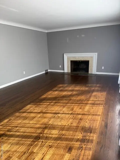 836 Harcourt RD E, Grosse Pointe Park, MI 48230