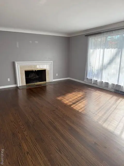 836 Harcourt RD E, Grosse Pointe Park, MI 48230