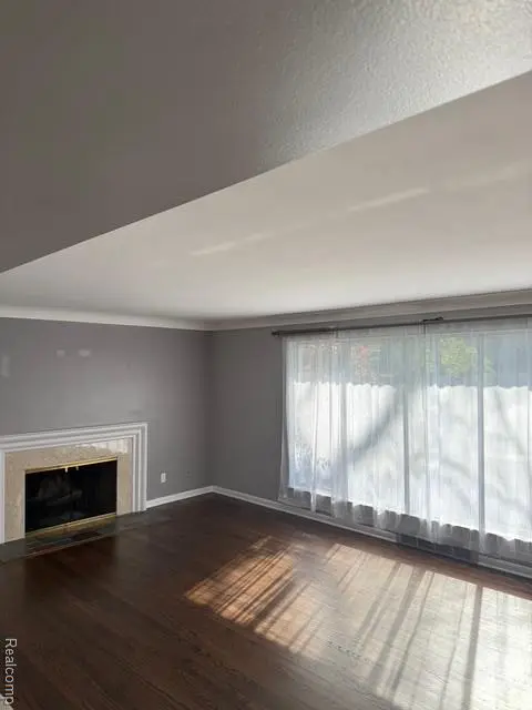 836 Harcourt RD E, Grosse Pointe Park, MI 48230