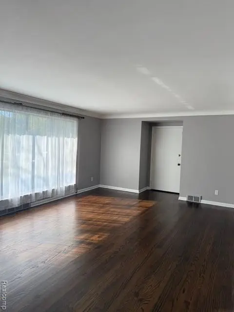 836 Harcourt RD E, Grosse Pointe Park, MI 48230