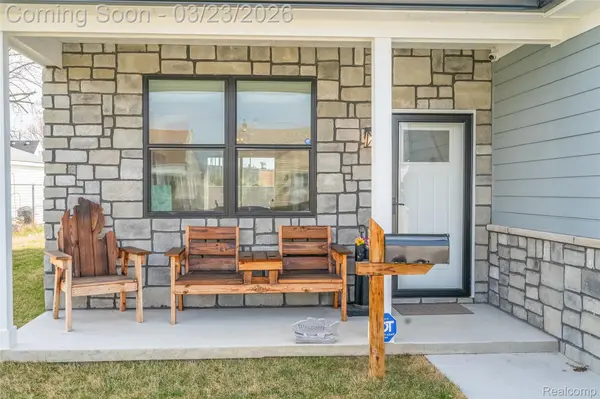 25800 Groveland, Roseville, MI 48066