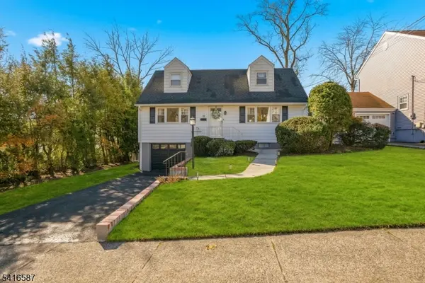 22 Laurel St, Hawthorne Boro, NJ 07506