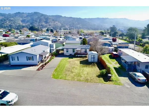 15851 SUNSET ST, Brookings, OR 97415