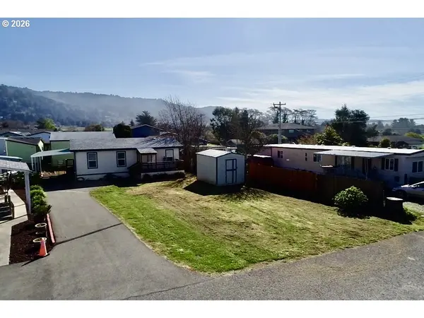 15851 SUNSET ST, Brookings, OR 97415