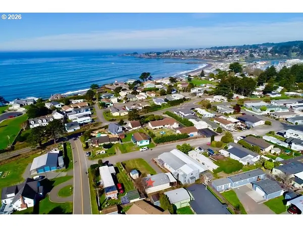 15851 SUNSET ST, Brookings, OR 97415