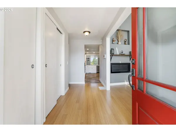 461 NE 16TH AVE, Hillsboro, OR 97124