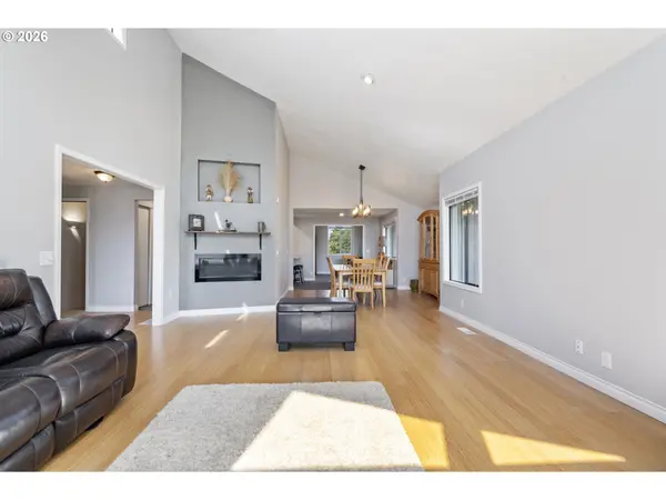 461 NE 16TH AVE, Hillsboro, OR 97124