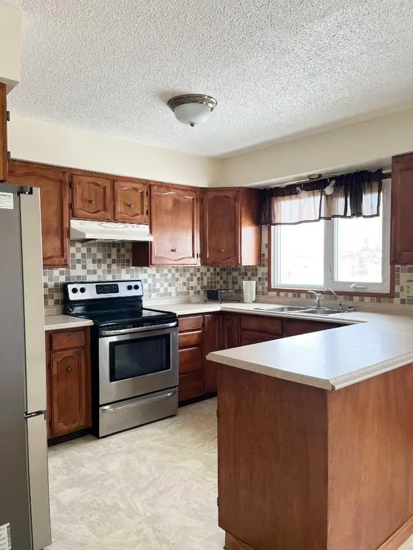 9105 100 AVE, Sexsmith, AB T0H 3C0