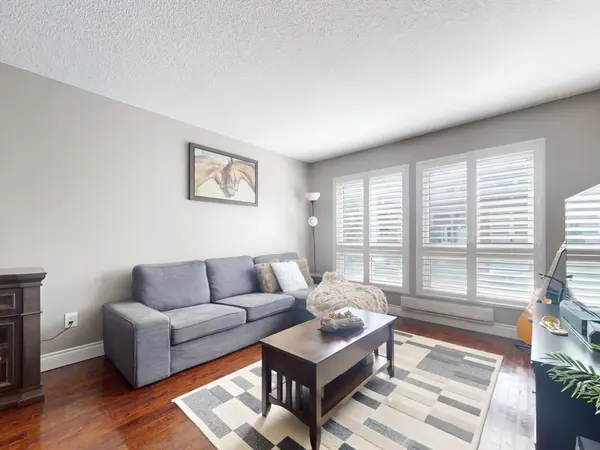 44 Willows LN, Ajax, ON L1S 6E8