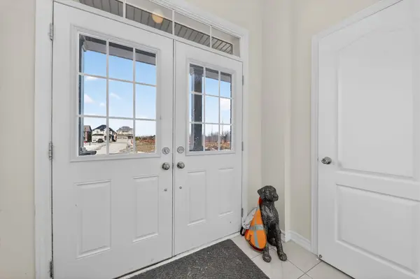 21 Jeanne Pynn AVE, Georgina, ON L0E 1R0