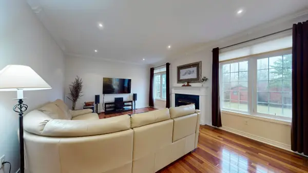 2258 Rochester CIR, Oakville, ON L6M 5E1