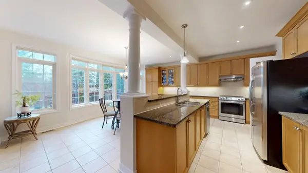 2258 Rochester CIR, Oakville, ON L6M 5E1