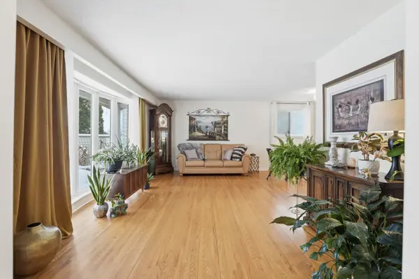 62 Bearbrook RD, Blackburn Hamlet, ON K1B 3E2