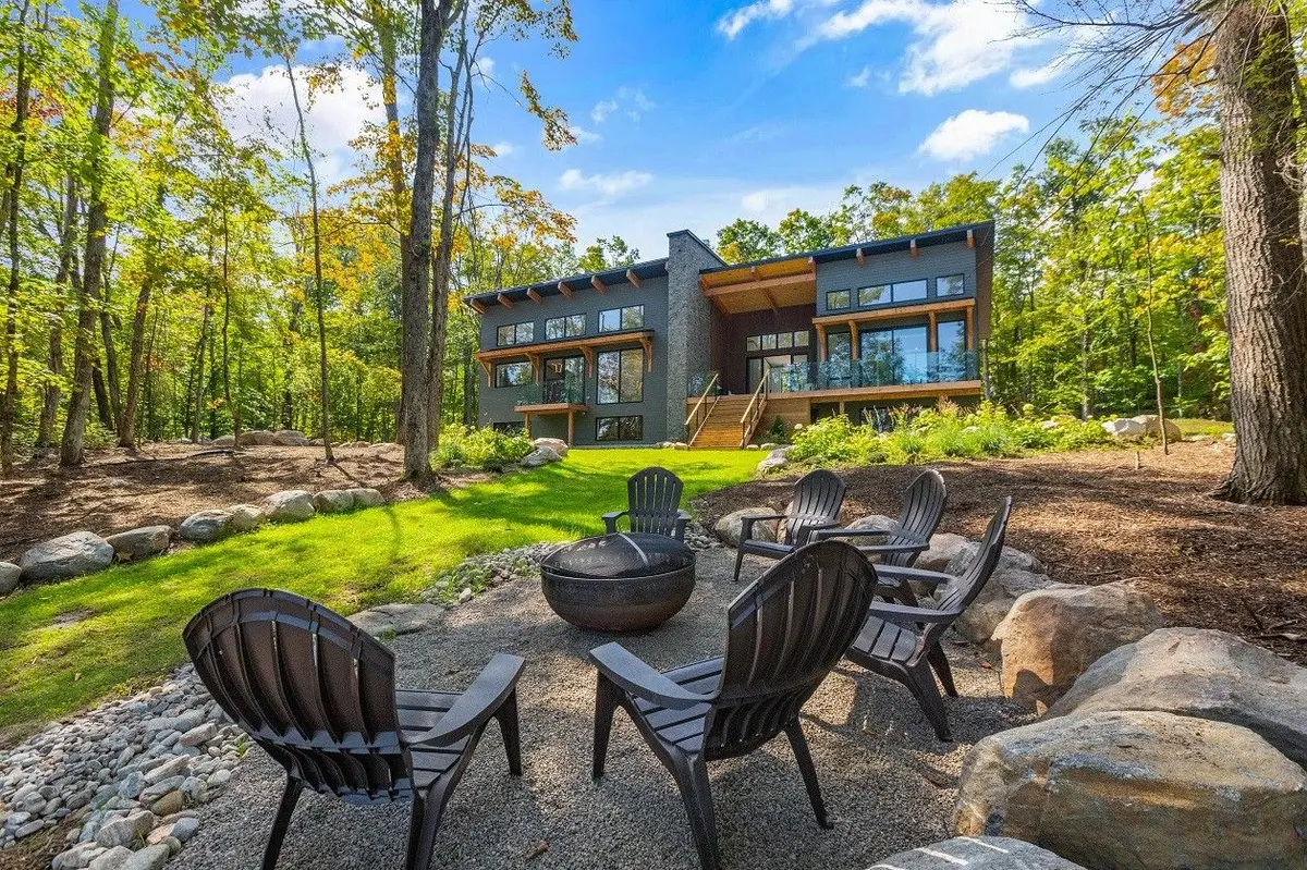 60 Hawkins Point RD, Georgian Bay, ON P0C 1H0