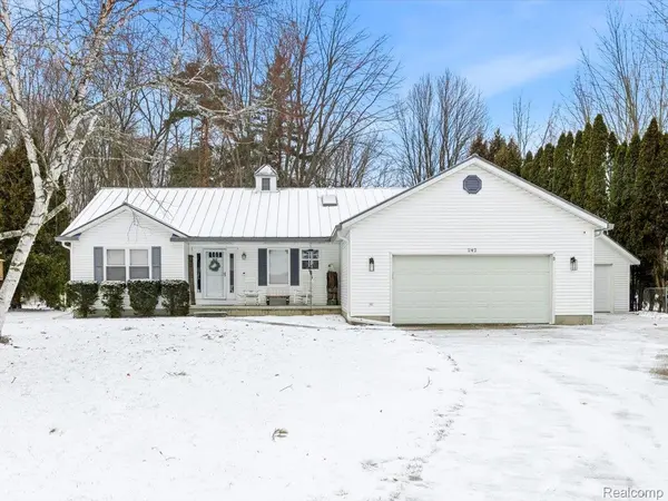 242 Forest LN,  Marysville,  MI 48040