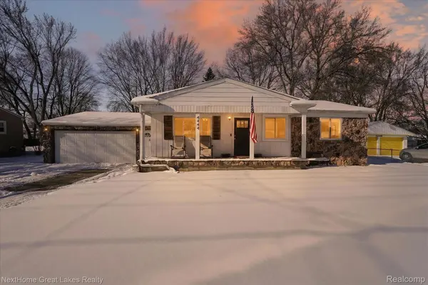 4444 Carmanwood DR, Flint Charter Township, MI 48507