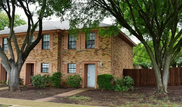 7415 Kingswood Drive, Fort Worth, TX 76133