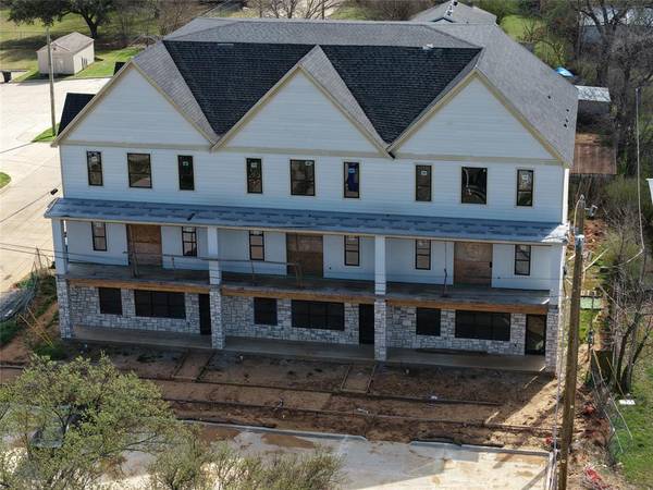 299 301 303 W Oak Street, Mansfield, TX 76063