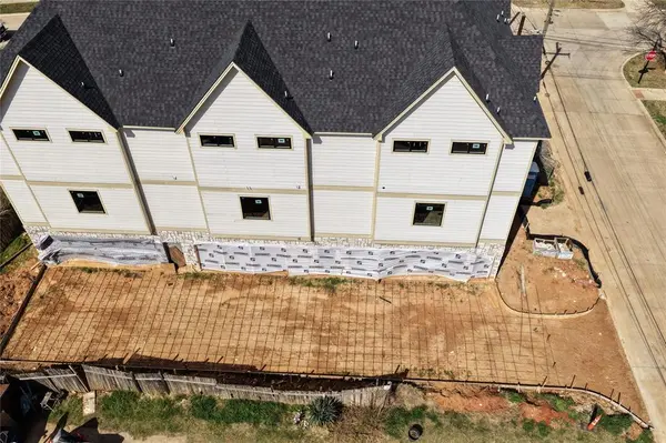 299 301 303 W Oak Street, Mansfield, TX 76063