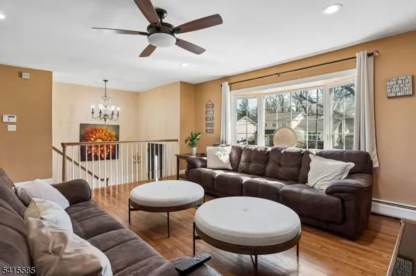 36 Williamsburg Dr, Roseland Boro, NJ 07068