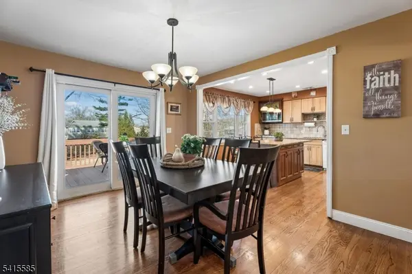 36 Williamsburg Dr, Roseland Boro, NJ 07068