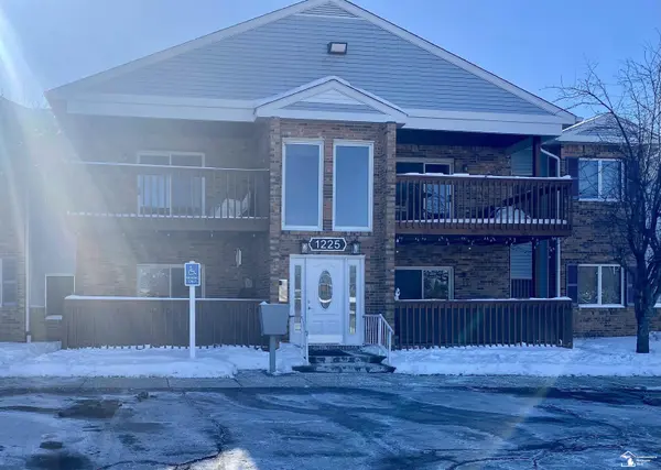 1225 Harbour DR, Trenton, MI 48183