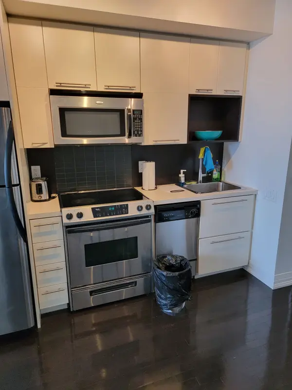 21 Carlton ST #2708, Toronto C08, ON M5B 1L3