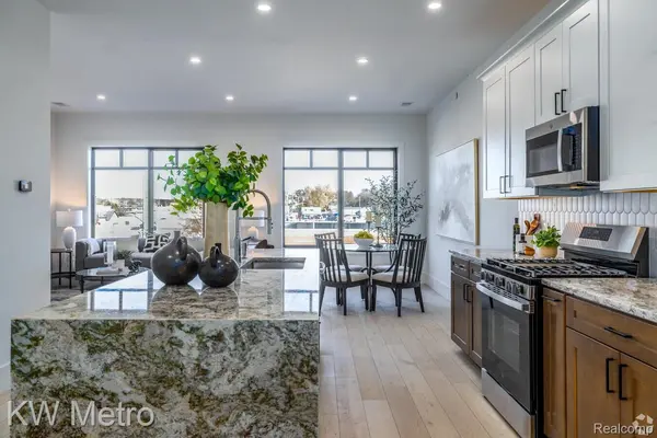 120 E Liberty ST #203, Milford Village, MI 48381