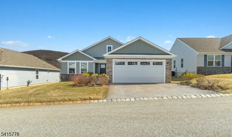 8 Lam Dr, Hardyston Twp., NJ 07419