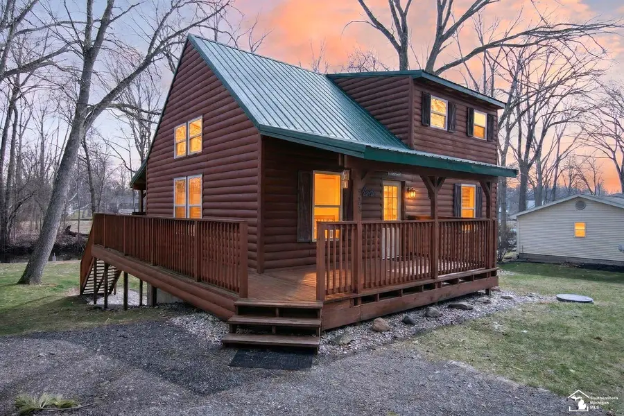 283 S fremont RD, Algansee Twp, MI 49036