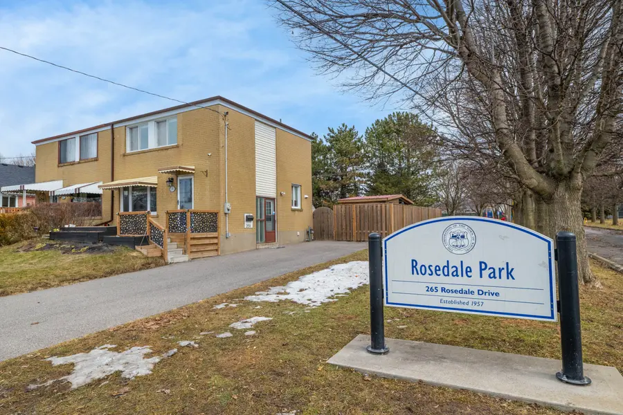 231 Rosedale DR, Whitby, ON L1N 1Z2