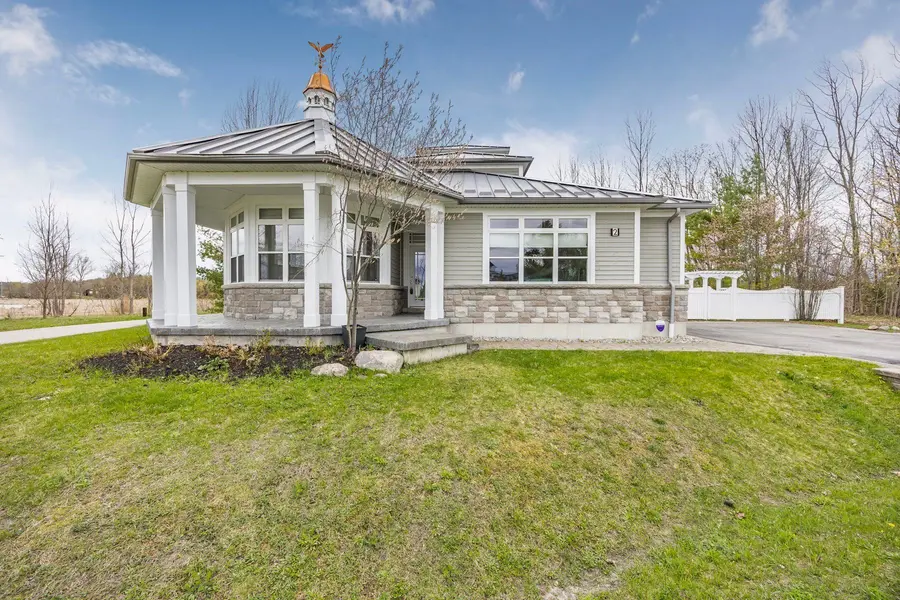 2 Swan LN, Tay, ON L0K 1R0