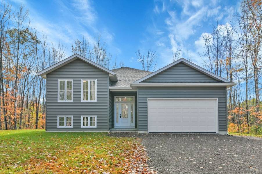 116 Storyland RD, Horton, ON K7V 3Z8