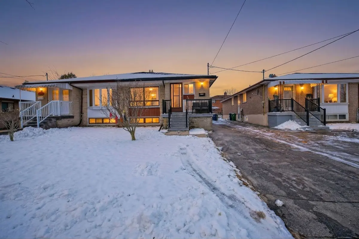 130 Duncanwoods DR, Toronto W05, ON M9L 2E1