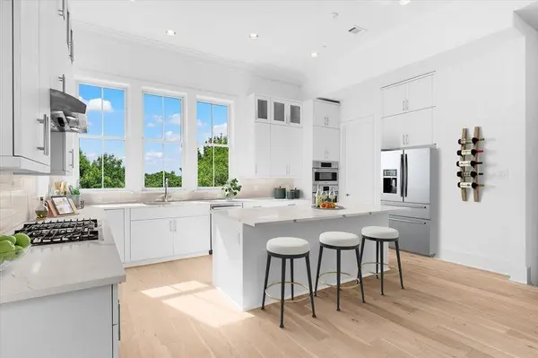 1362 E Crosby Road, Carrollton, TX 75006