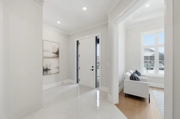 31 Lonetto ST, Whitby, ON L1M 0L7