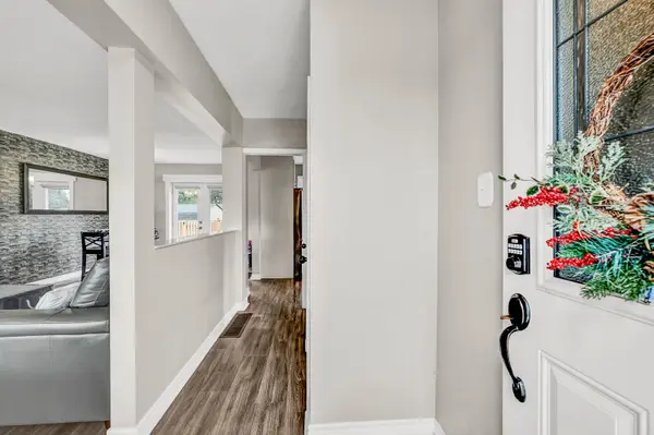 231 Rosedale DR, Whitby, ON L1N 1Z2